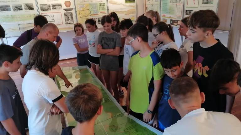 Ob ustvarjalnih vsebinah otroci pozabijo na telefone