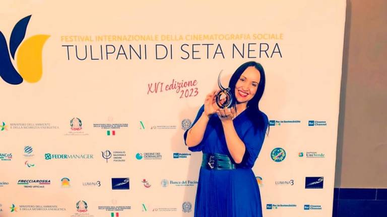 Tinkara Kovač v Rimu prejela tri nagrade za videoprojekt