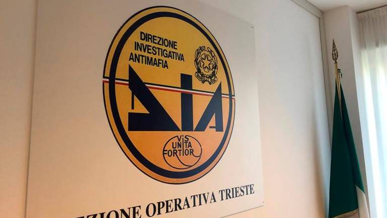 Domnevnemu mafijskemu izsiljevalcu zasegli 220 tisoč evrov premoženja