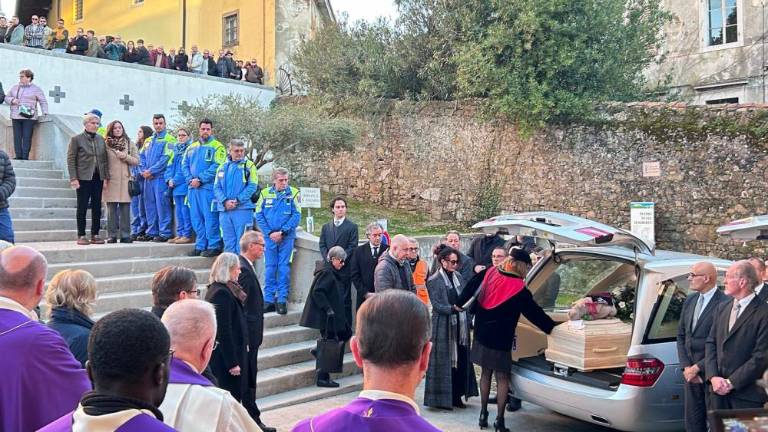 Množično slovo od dveh žrtev plazu