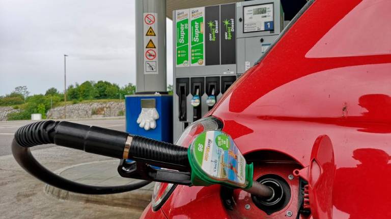 Opolnoči v Sloveniji podražitev bencina in dizla