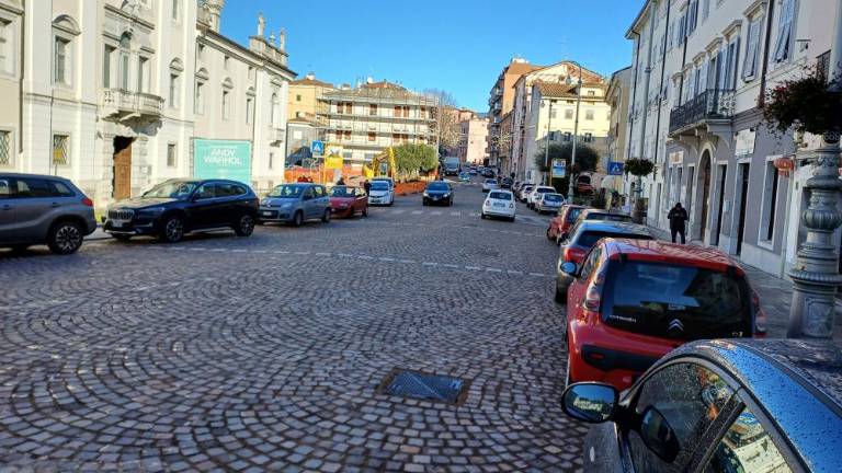 Obnovljeni trg čaka na čezmejni sprevod