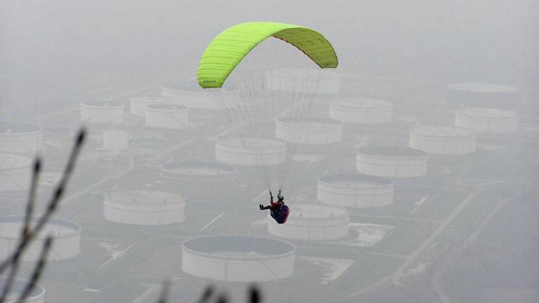 Po vzletuse mu je zaprlo padalo