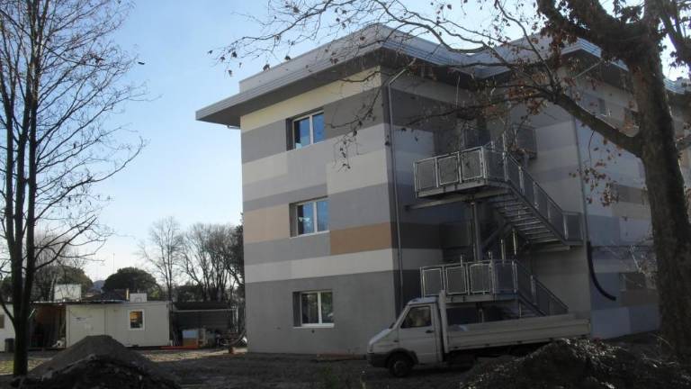 Dvig cen povzroča zamude