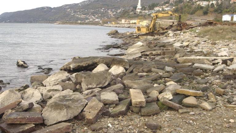 Nove plaže, igri&scaron;ča in rekreacijski center