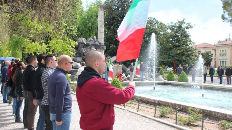 Neumestno paradiranje