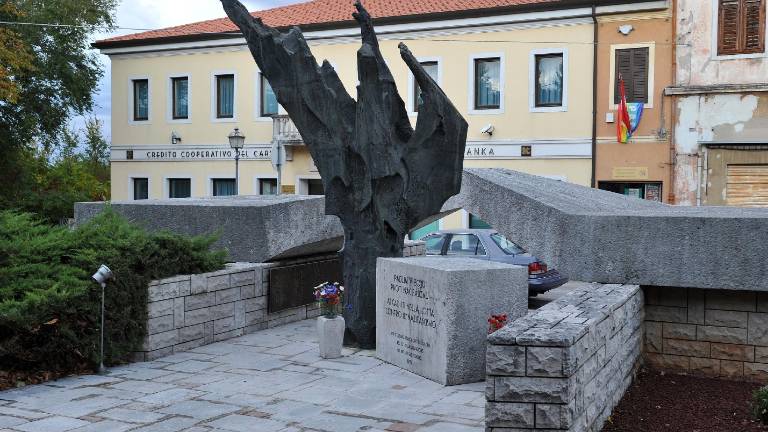 Nabrežina: kaj in kako s spomenikom?