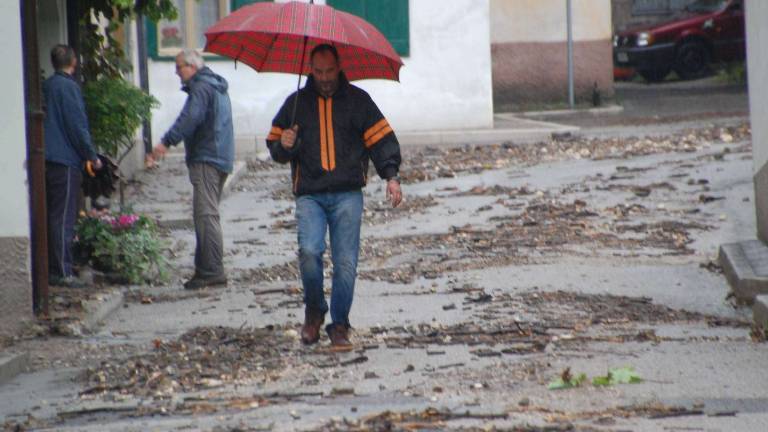 Potok blata po podgorskih cestah