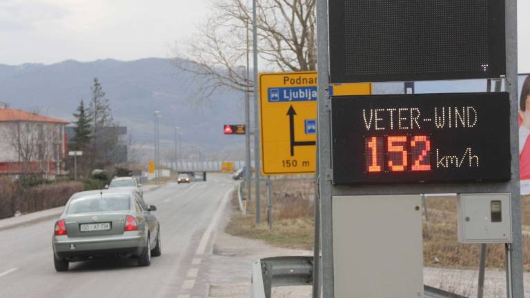 Burja divjala na Vipavskem
