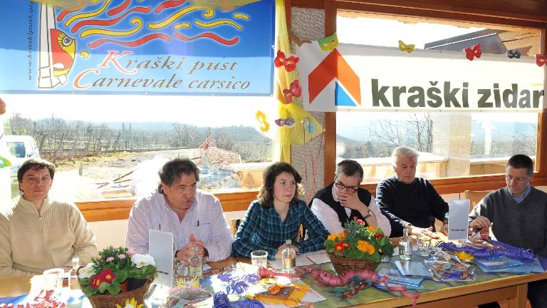 Kra&scaron;ki pust: 8 vozov, 10 skupin