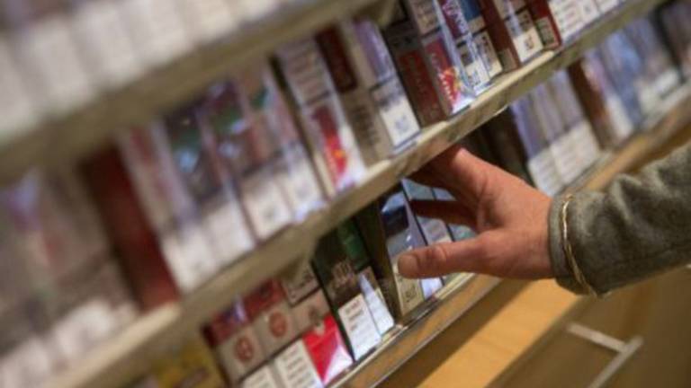 Vlomil v bencinski servis in ukradel cigarete