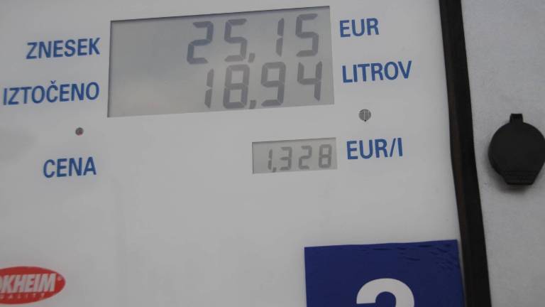 Slovenski bencin &scaron;e dražji
