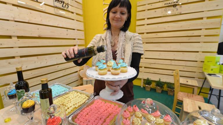 &raquo;Kdor pride sem, ga res zanima olje&laquo;