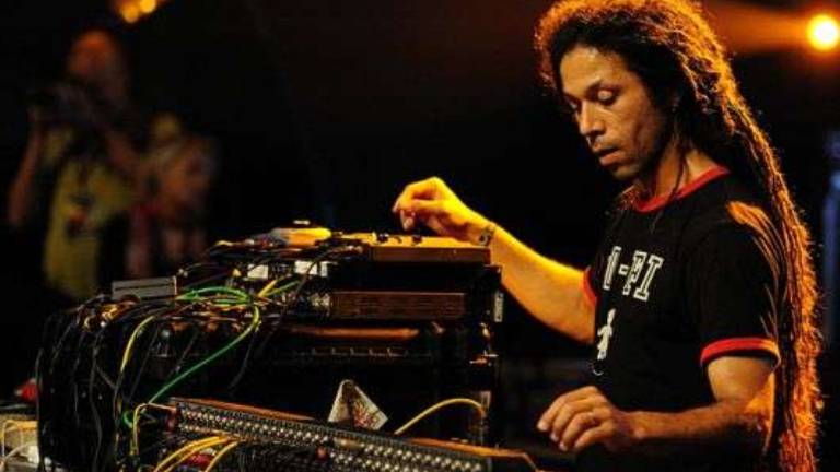 Jamaj&scaron;ka glasba vabi v ...Vrtojbo