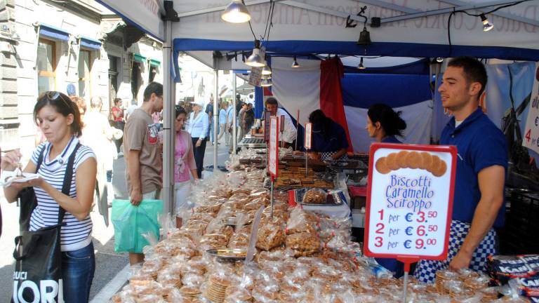 <div>Med Vzhodom in Zahodom</div>