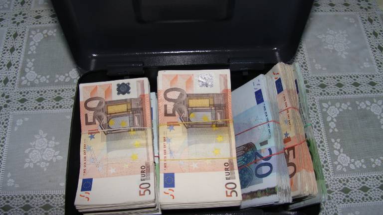 Gotovinsko poslovanje do 3000 evrov vzbuja me&scaron;ane občutke