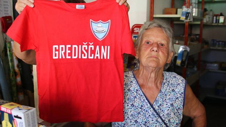 Vas razdeljena in hkrati združena