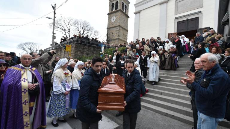 Od Jakomina se je poslovila nepregledna množica ljudi