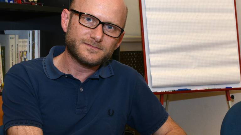 Slovenci vse manj navezani na stranke ter SKGZ in SSO