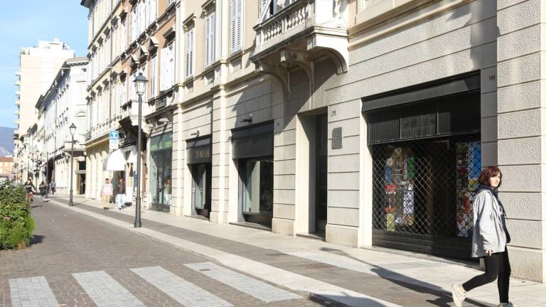 Nevarno sobivanje med kolesarji in pe&scaron;ci