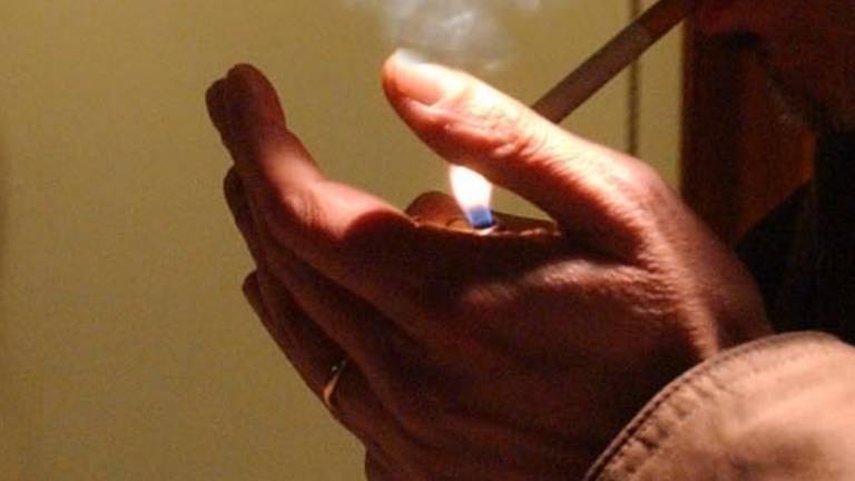 Zaspal s cigareto