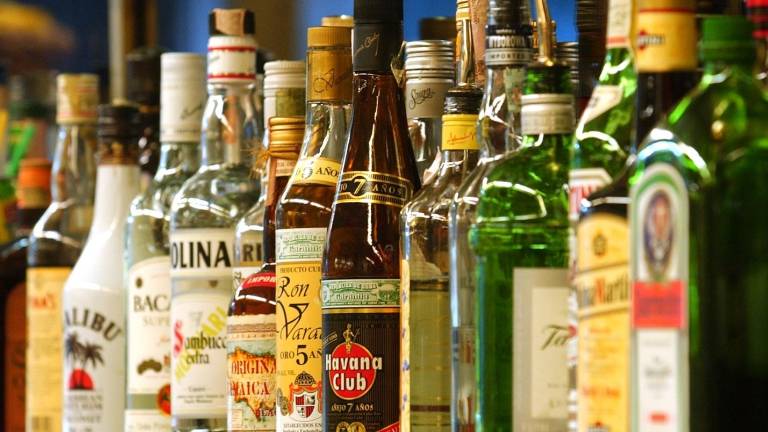 Kdo najceneje do alkohola, cigaret in drog? Luksemburžani!