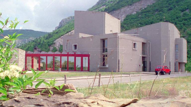 Razpoka na stropu: gledali&scaron;če v Boljuncu bo dalj časa zaprto