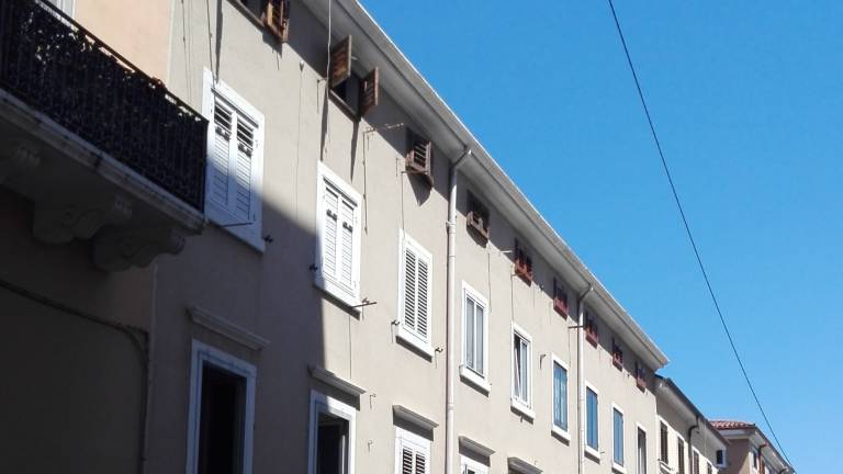 V požaru pri Sv. Jakobu umrla stanovalka