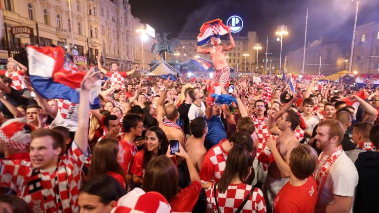 Na Hrva&scaron;kem pretepli Slovenca, ker je motil ogled tekme