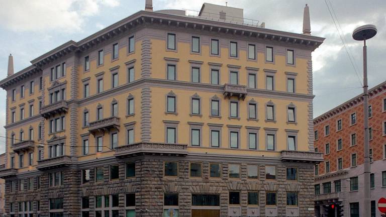 Stavbo Trža&scaron;ke kreditne banke spet prodajajo