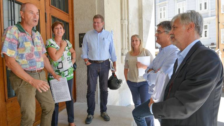 Dvojezičnost trža&scaron;ke zveze občin