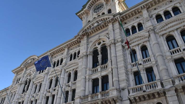 Župan odredil umik transparenta
