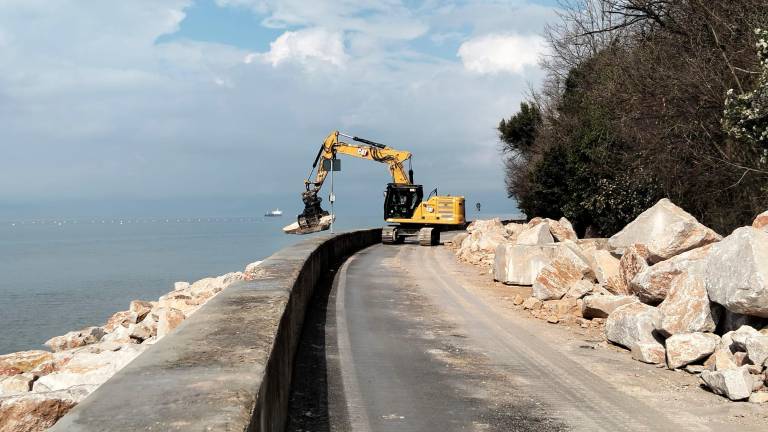 Na Cesti za Lazaret postavljajo 200-metrski valobran z zidom