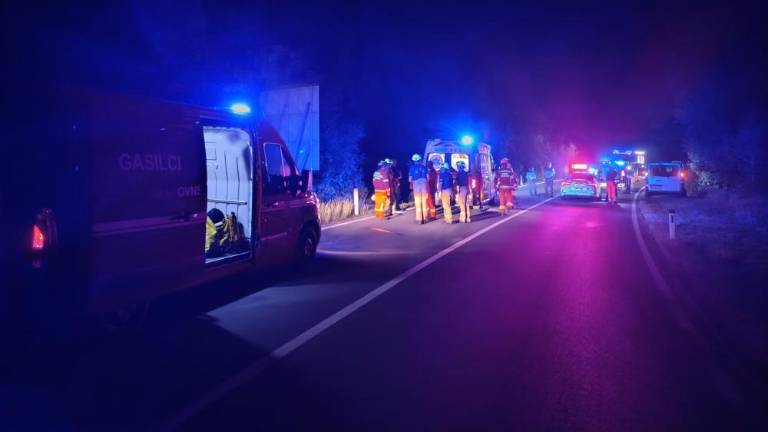 Pri Divači je več ur mrtev ležal v jarku