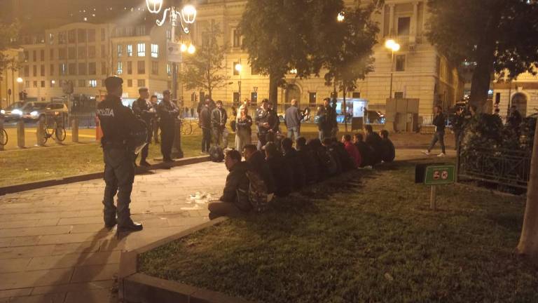 Na Trgu Libertà in postaji legitimirali več kot sto oseb