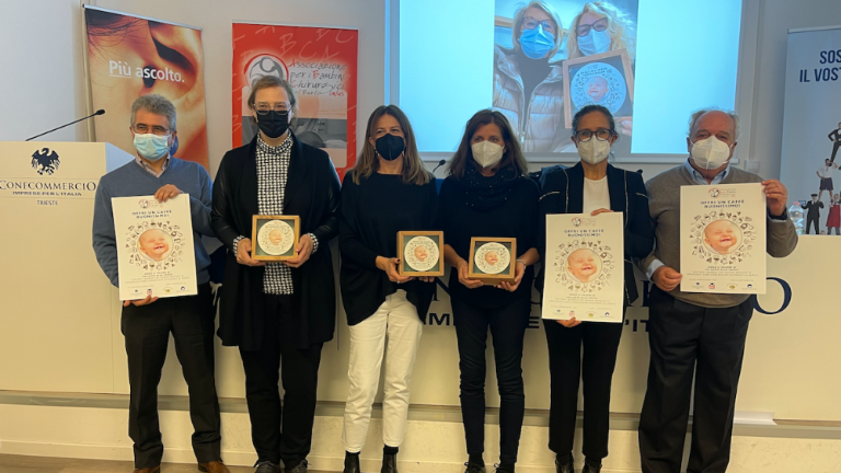 Dobrodelna kavica za kirurške otroke