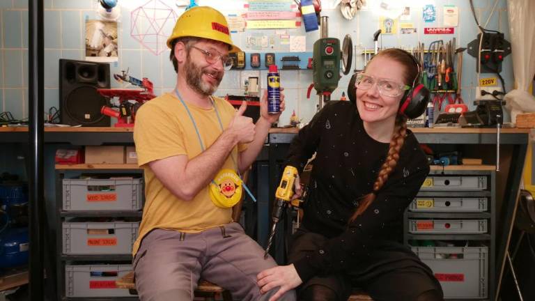 Letos o prepletenosti družbe s tehnologijo