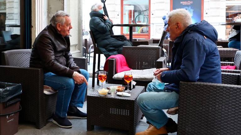 Spet kava, kosilo in aperitiv