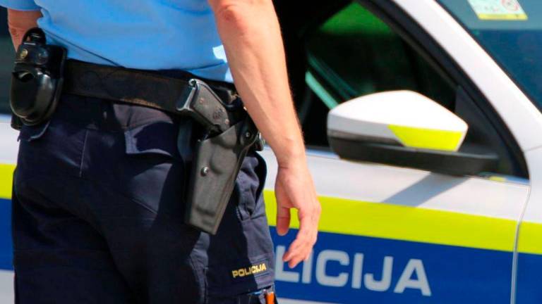 Ob reki Soči zakurili ogenj in izobesili nacistično zastavo