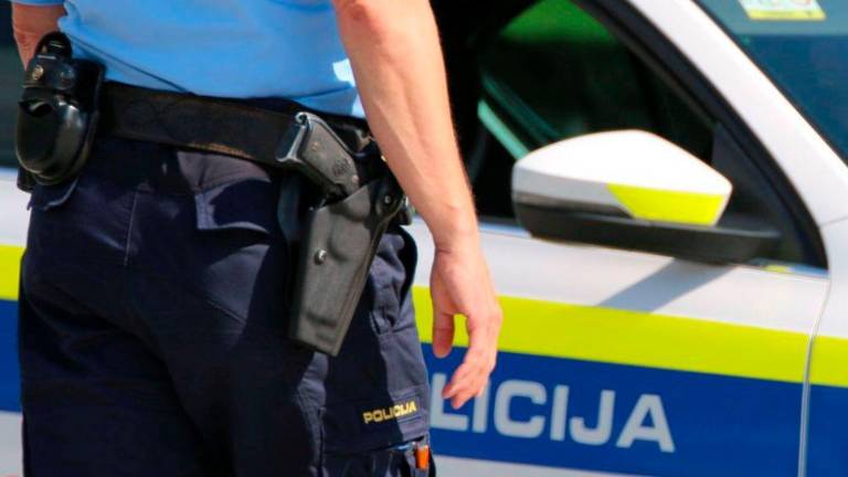 Na bencinskem servisu pri Sežani domačin grozil s puško