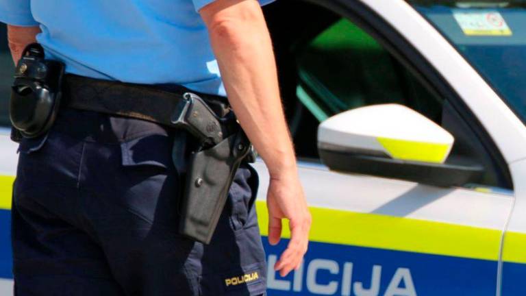 V Goriških Brdih vlomili v trgovino in kradli tobačne izdelke