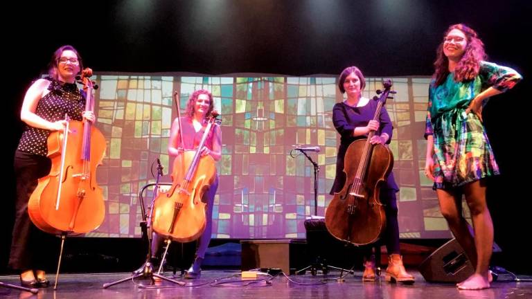 Ženski ansambel Violoncelli itineranti nocoj v parku