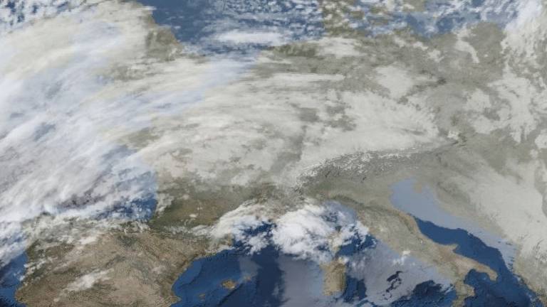 V prihodnjih 36 urah možna tudi sneg in led