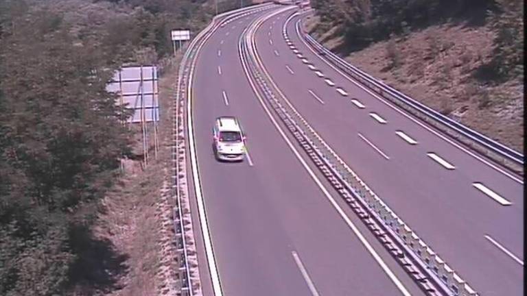 Primorska avtocesta zaprta pred razcepom Srmin proti Kopru