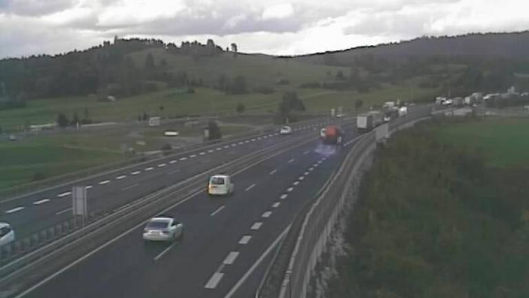 Zaprta primorska avtocesta med Uncem in Vrhniko