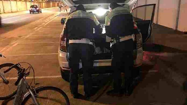 Ne da bi mignil, s kolesom vozil 20 km/h