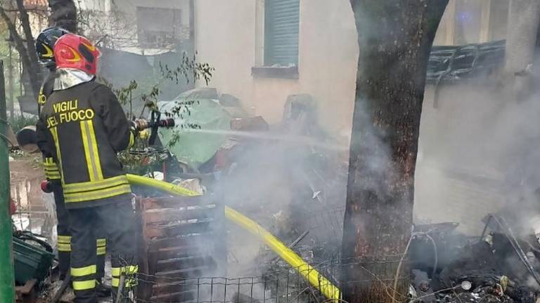 Zaradi požara tri osebe v bolnišnico