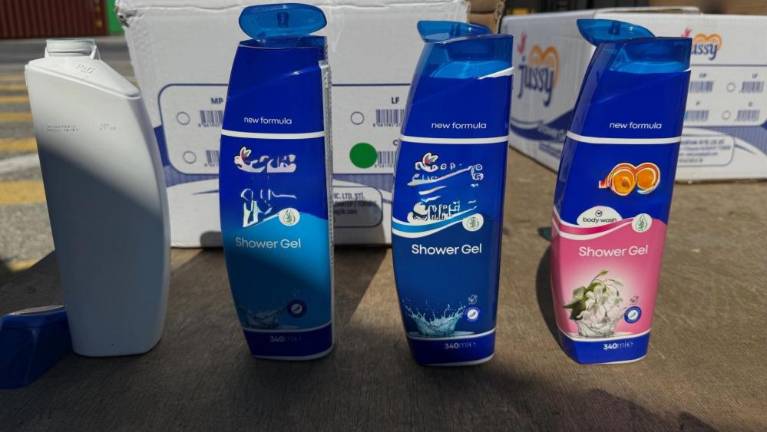 V tržaškem pristanišču zasegli 900.000 ponarejenih šamponov in osvežilcev zraka