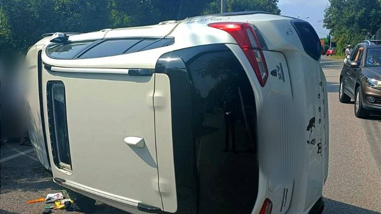 Pri Proseku se je prevrnil avtomobil