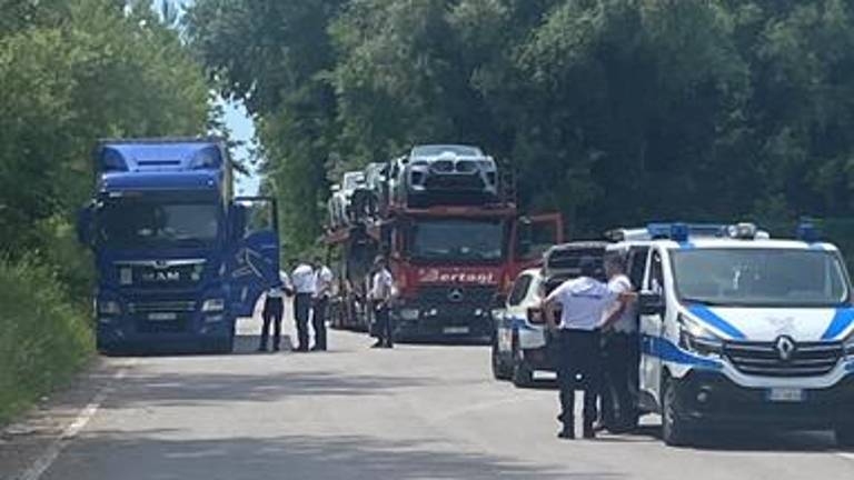 Lokalni policisti med usposabljanjem ugotovili 28 kršitev in naložili za 9000 evrov kazni